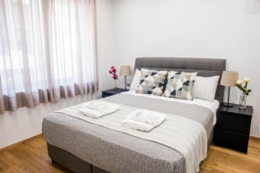 A22 Irresistible modern flat with balcony@centre